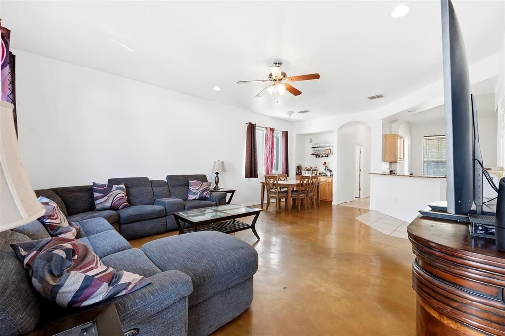 For Sale: $315,000 (3 beds, 2 baths, 1400 Square Feet)