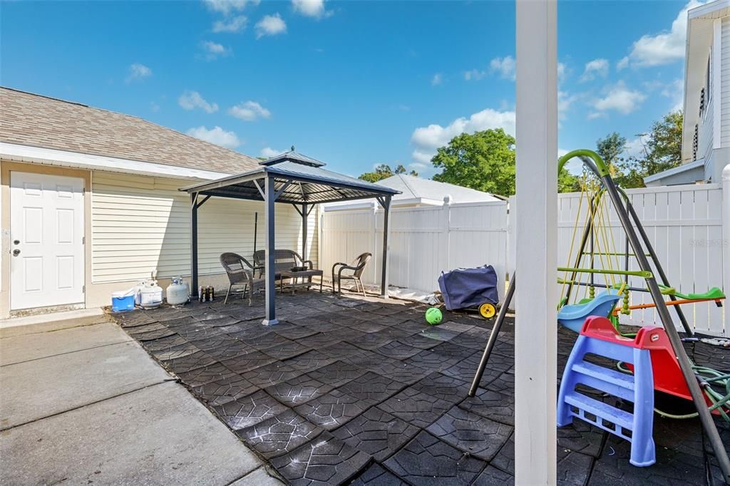 For Sale: $315,000 (3 beds, 2 baths, 1400 Square Feet)