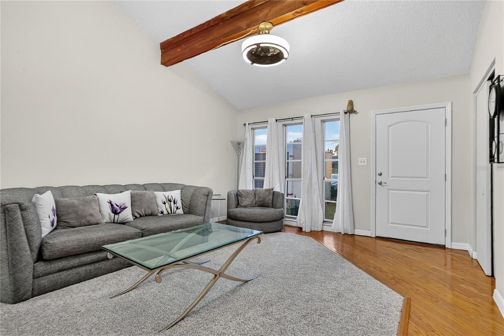 For Sale: $325,000 (3 beds, 2 baths, 1175 Square Feet)