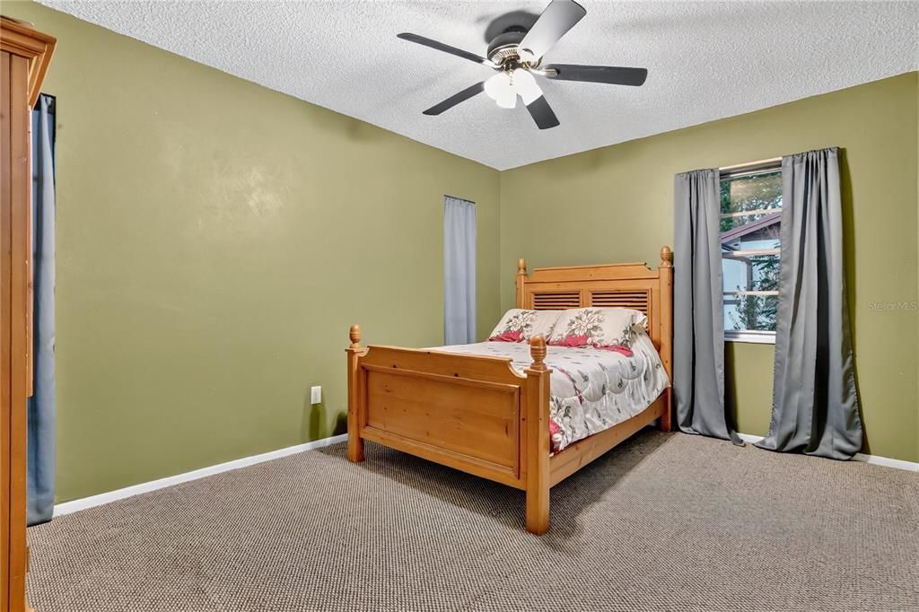 For Sale: $325,000 (3 beds, 2 baths, 1175 Square Feet)