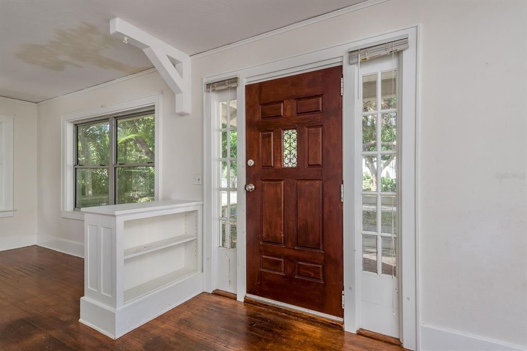 For Sale: $389,000 (2 beds, 1 baths, 1068 Square Feet)