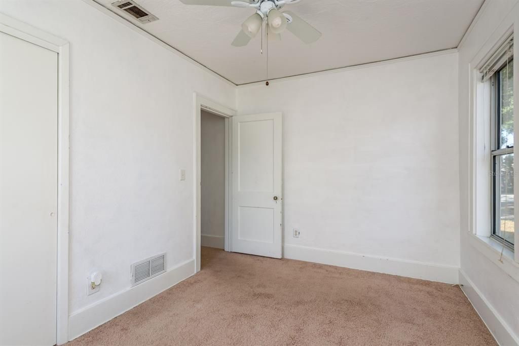 For Sale: $389,000 (2 beds, 1 baths, 1068 Square Feet)