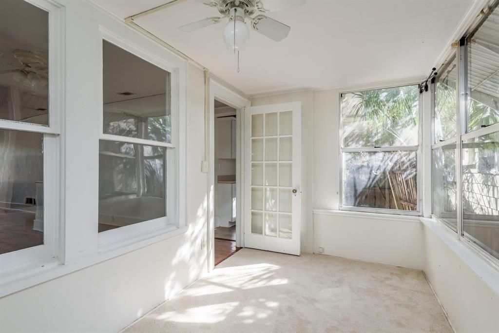 For Sale: $389,000 (2 beds, 1 baths, 1068 Square Feet)