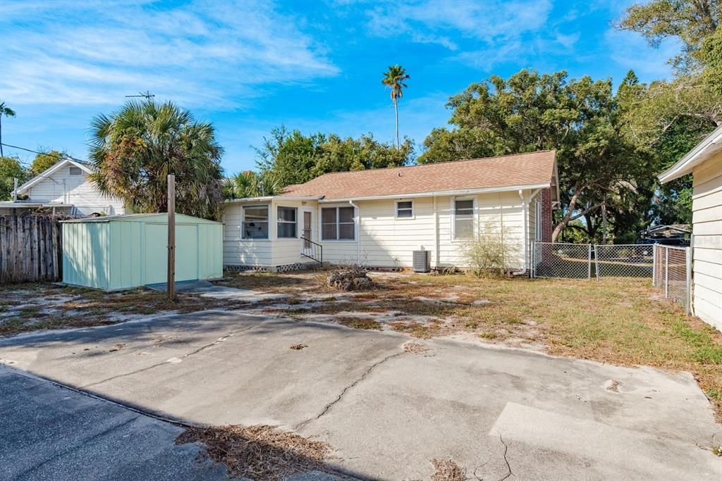 For Sale: $389,000 (2 beds, 1 baths, 1068 Square Feet)