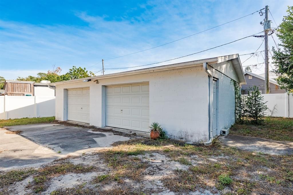 For Sale: $389,000 (2 beds, 1 baths, 1068 Square Feet)