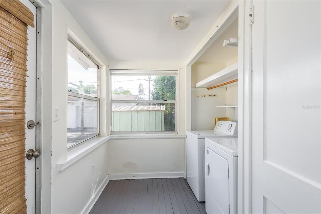 For Sale: $389,000 (2 beds, 1 baths, 1068 Square Feet)
