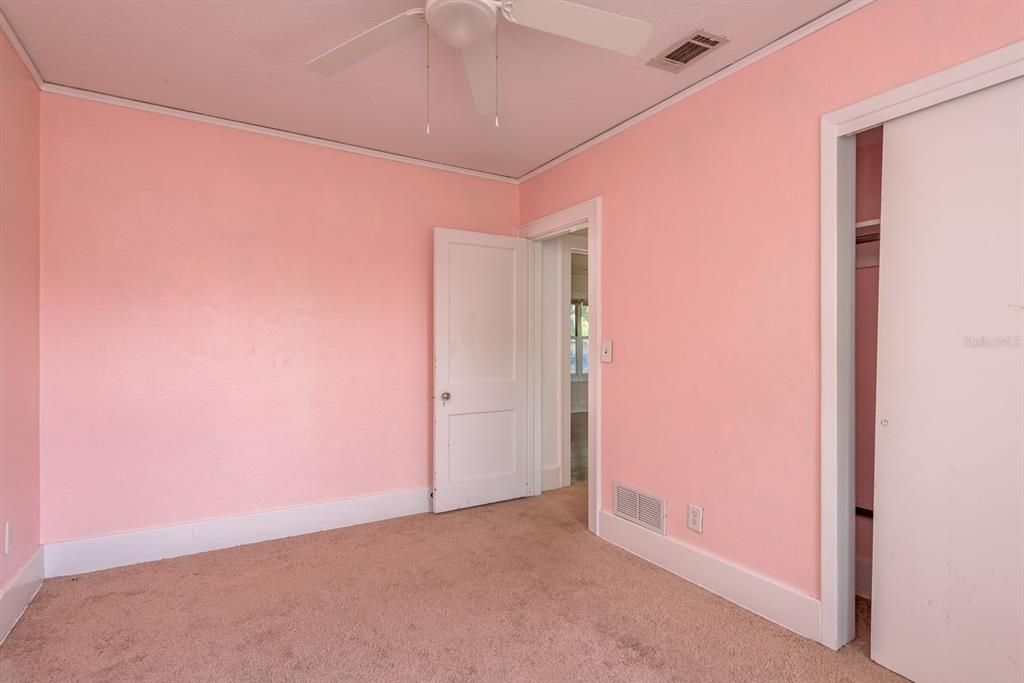 For Sale: $389,000 (2 beds, 1 baths, 1068 Square Feet)