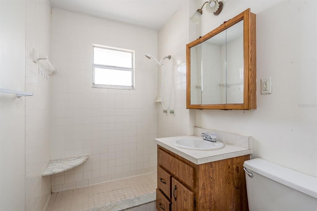 For Sale: $389,000 (2 beds, 1 baths, 1068 Square Feet)