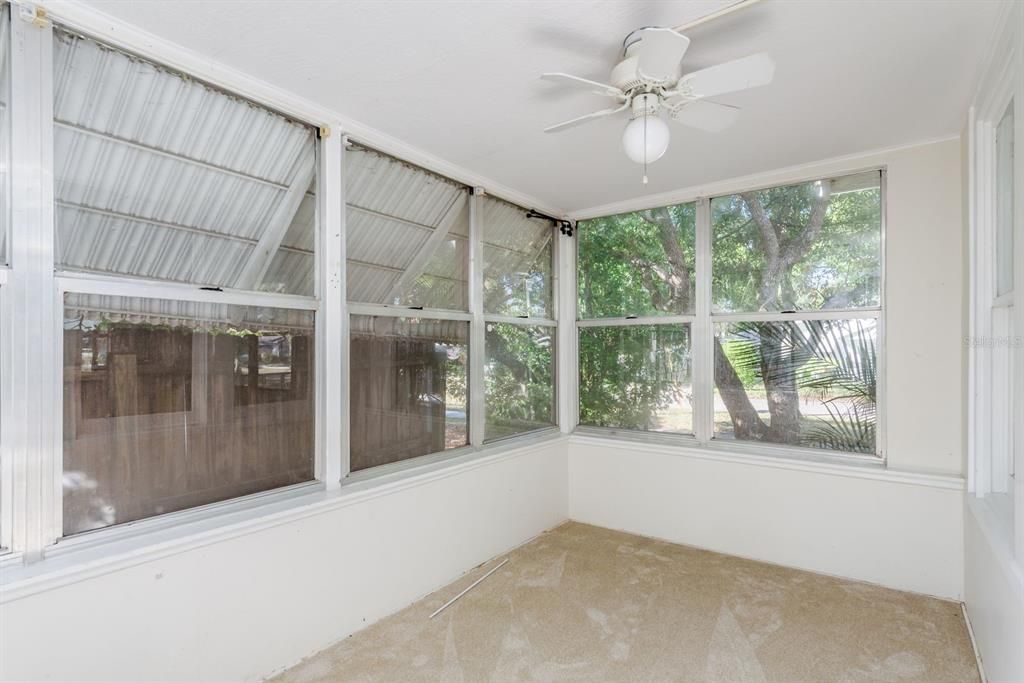 For Sale: $389,000 (2 beds, 1 baths, 1068 Square Feet)