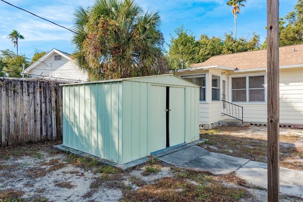 For Sale: $389,000 (2 beds, 1 baths, 1068 Square Feet)