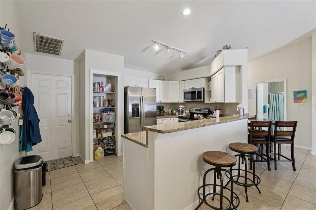 На продажу: $795,000 (6 спален, 0 ванн, 2710 Квадратных фут)