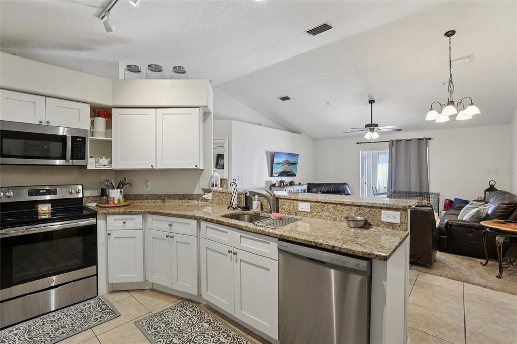 На продажу: $795,000 (6 спален, 0 ванн, 2710 Квадратных фут)