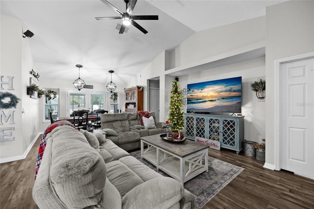 For Sale: $865,000 (5 beds, 3 baths, 2897 Square Feet)