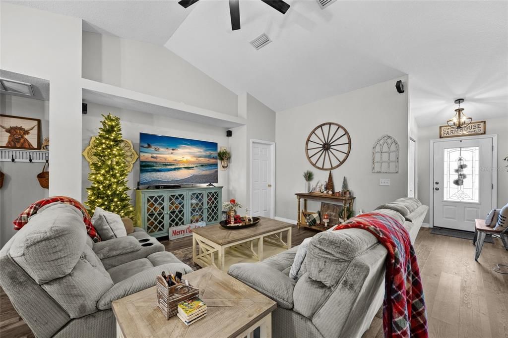 For Sale: $865,000 (5 beds, 3 baths, 2897 Square Feet)