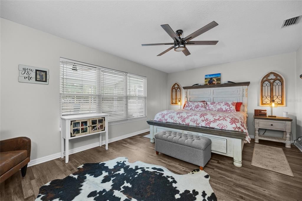 For Sale: $865,000 (5 beds, 3 baths, 2897 Square Feet)