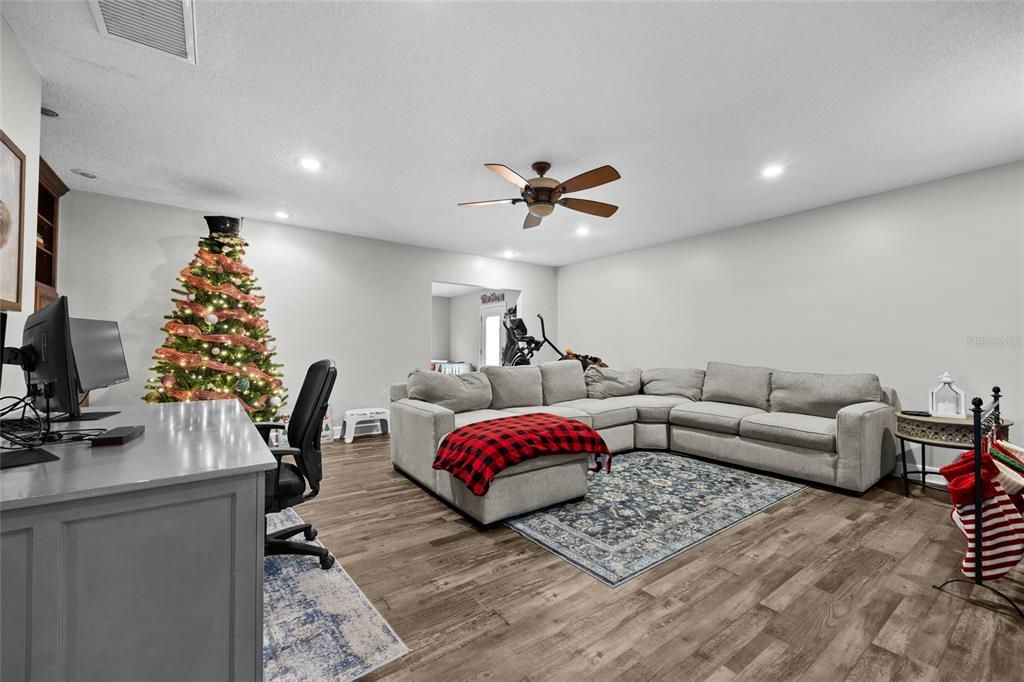 For Sale: $865,000 (5 beds, 3 baths, 2897 Square Feet)