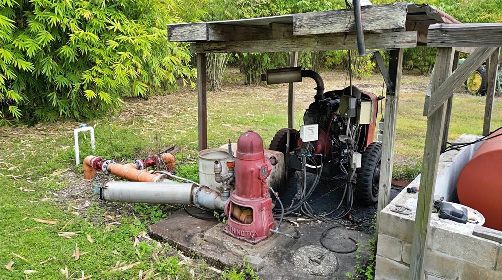 На продажу: $1,152,250 (46.09 acres)