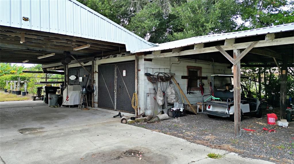 На продажу: $1,152,250 (46.09 acres)