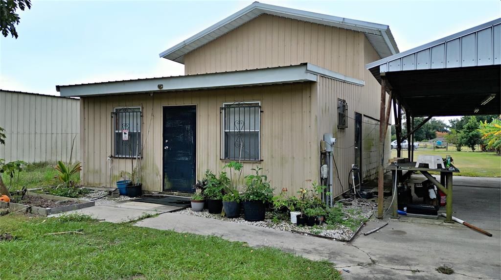 На продажу: $1,152,250 (46.09 acres)