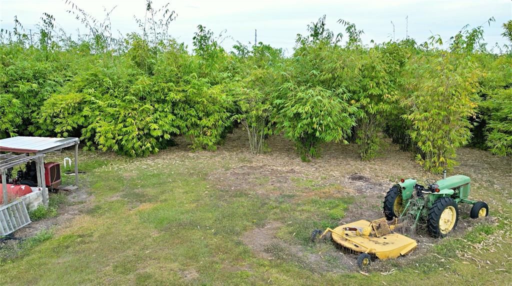 На продажу: $1,152,250 (46.09 acres)