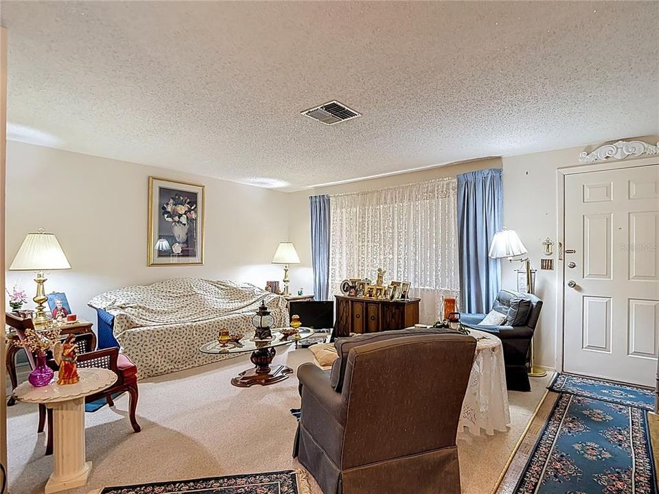 合同活跃: $200,000 (2 贝兹, 2 浴室, 1152 平方英尺)