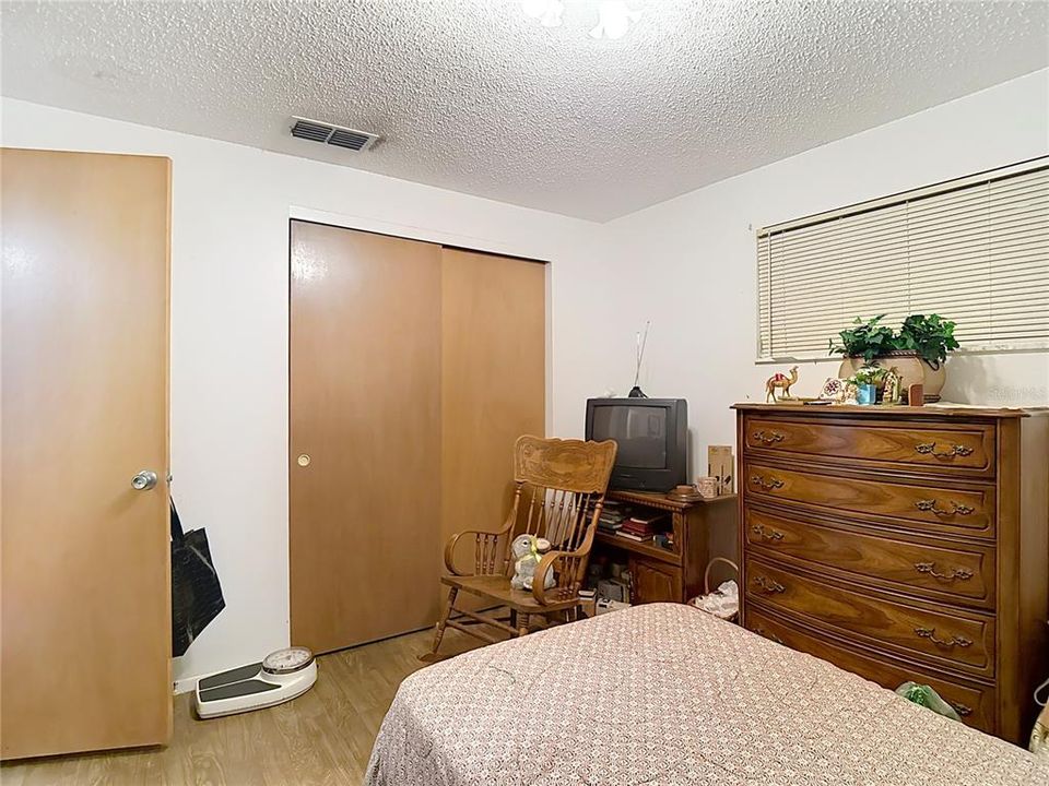 合同活跃: $200,000 (2 贝兹, 2 浴室, 1152 平方英尺)