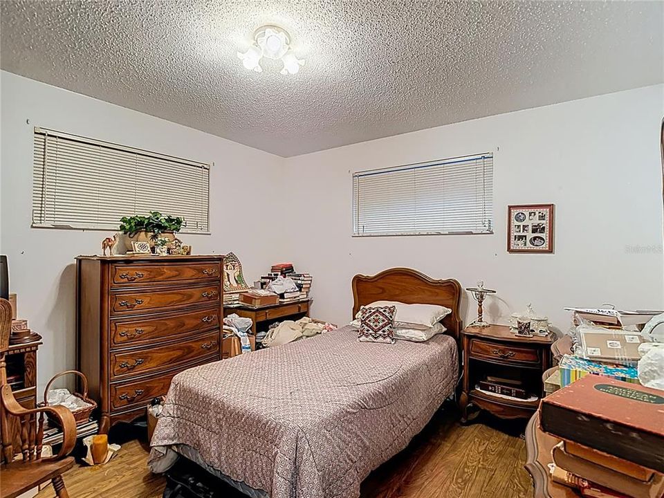 合同活跃: $200,000 (2 贝兹, 2 浴室, 1152 平方英尺)