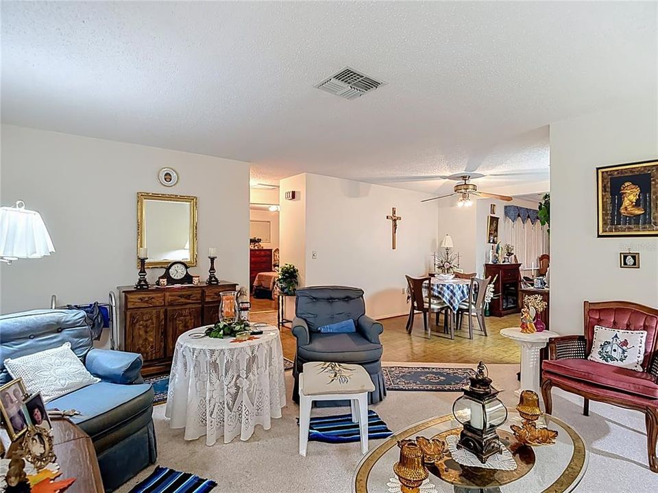 合同活跃: $200,000 (2 贝兹, 2 浴室, 1152 平方英尺)