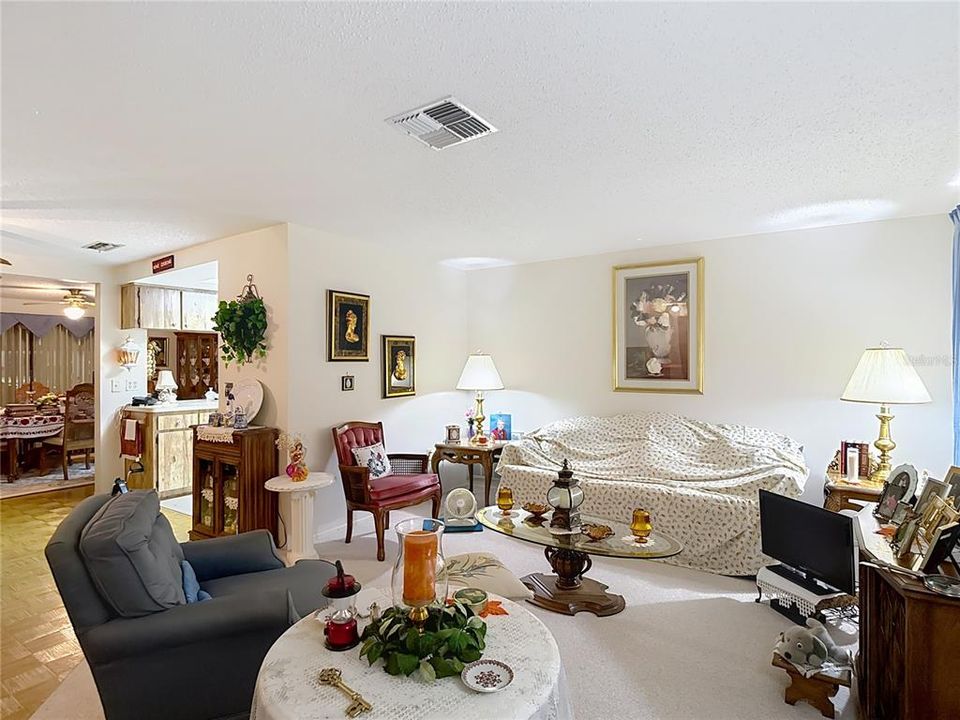 合同活跃: $200,000 (2 贝兹, 2 浴室, 1152 平方英尺)