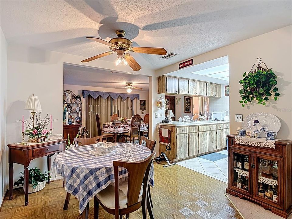 合同活跃: $200,000 (2 贝兹, 2 浴室, 1152 平方英尺)