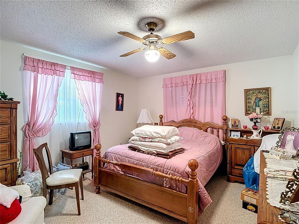 合同活跃: $200,000 (2 贝兹, 2 浴室, 1152 平方英尺)