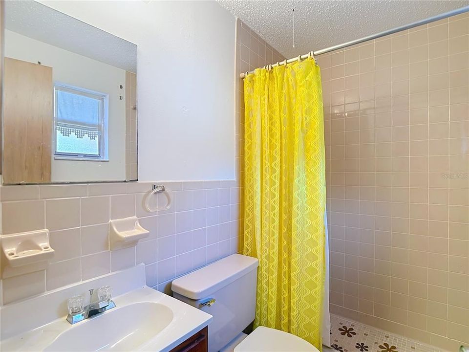 合同活跃: $200,000 (2 贝兹, 2 浴室, 1152 平方英尺)