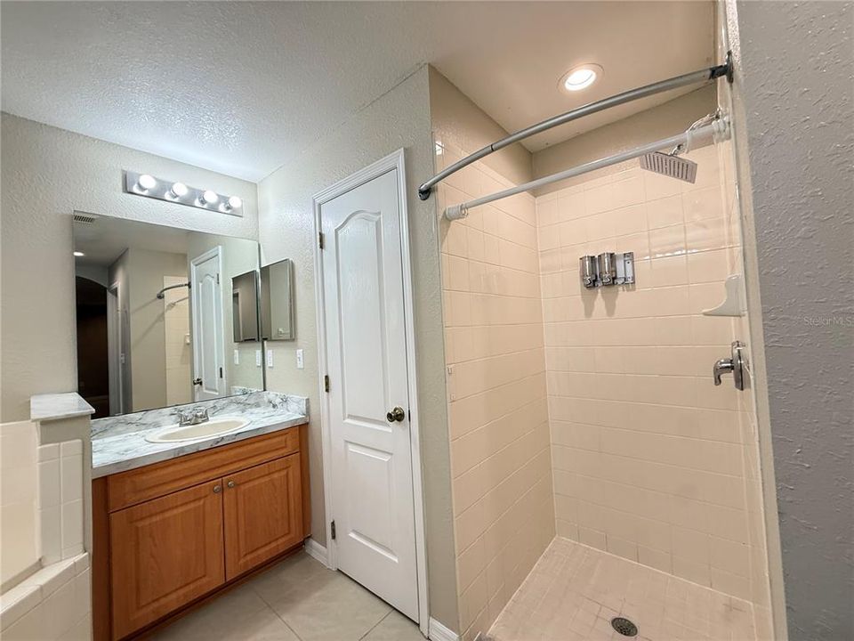 For Rent: $1,800 (3 beds, 2 baths, 1744 Square Feet)