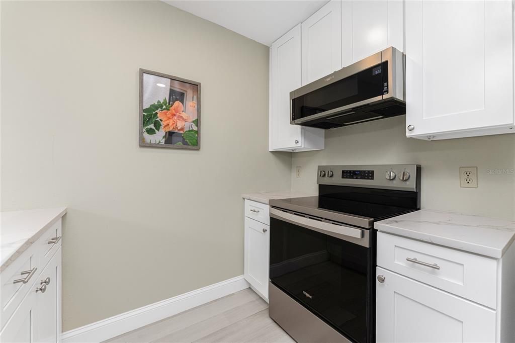 На продажу: $164,900 (2 спален, 2 ванн, 933 Квадратных фут)