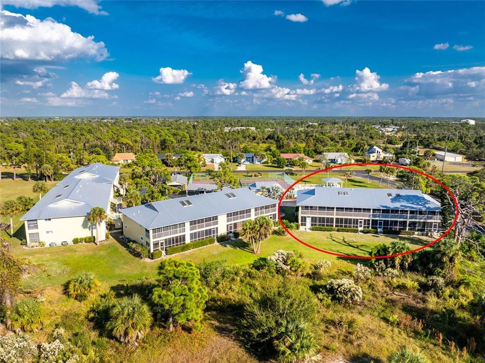 На продажу: $164,900 (2 спален, 2 ванн, 933 Квадратных фут)