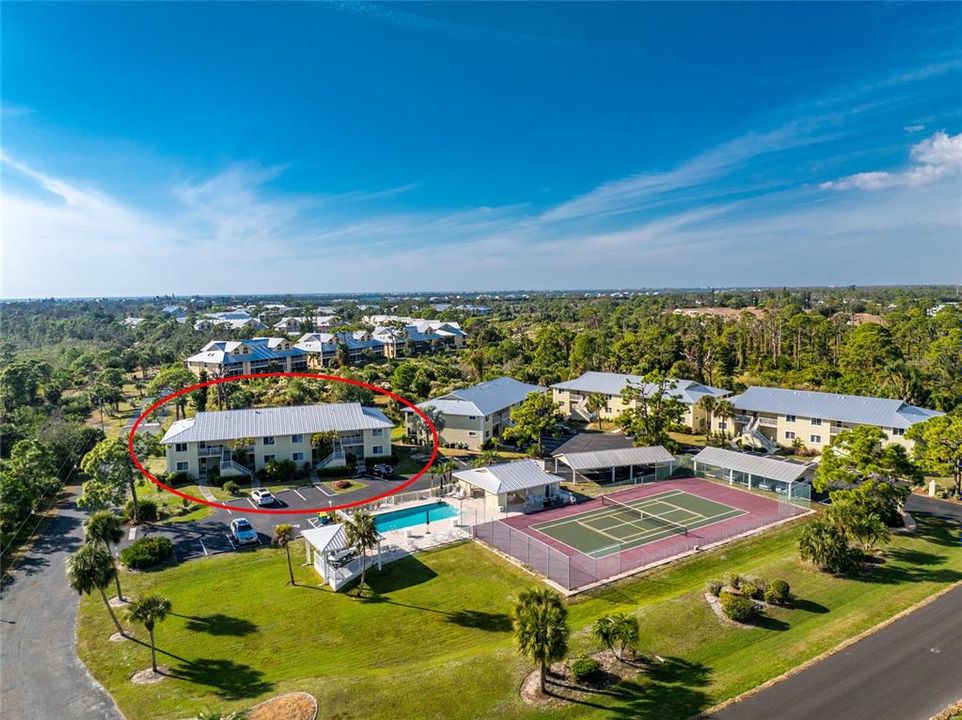 На продажу: $164,900 (2 спален, 2 ванн, 933 Квадратных фут)