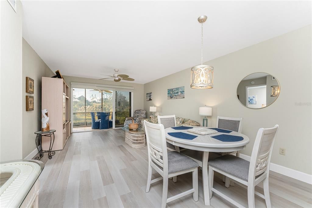 На продажу: $164,900 (2 спален, 2 ванн, 933 Квадратных фут)