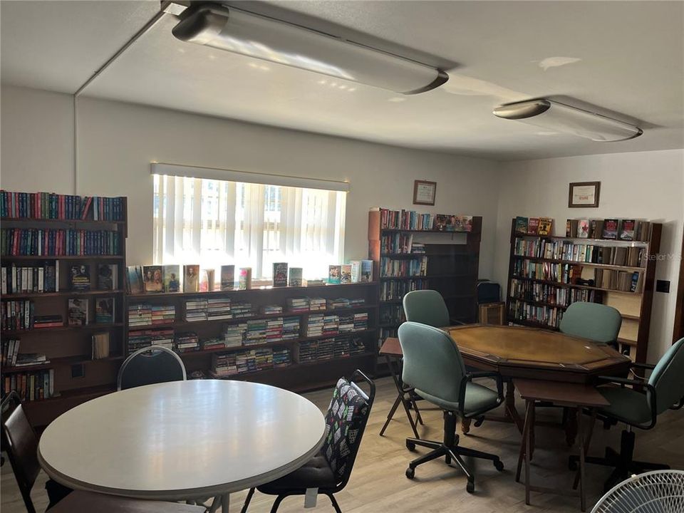 For Sale: $153,000 (2 beds, 2 baths, 1207 Square Feet)