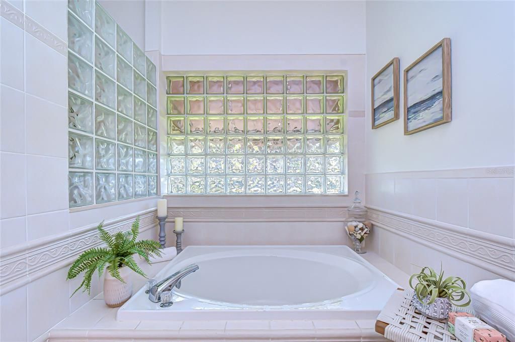 待售: $679,000 (4 贝兹, 2 浴室, 2489 平方英尺)