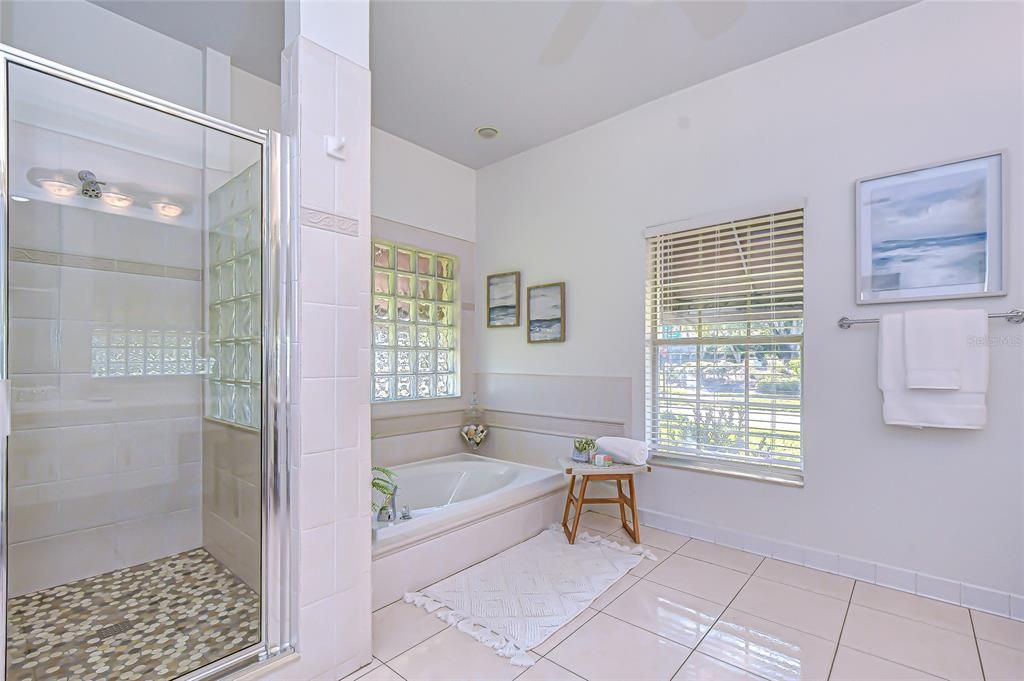 待售: $679,000 (4 贝兹, 2 浴室, 2489 平方英尺)