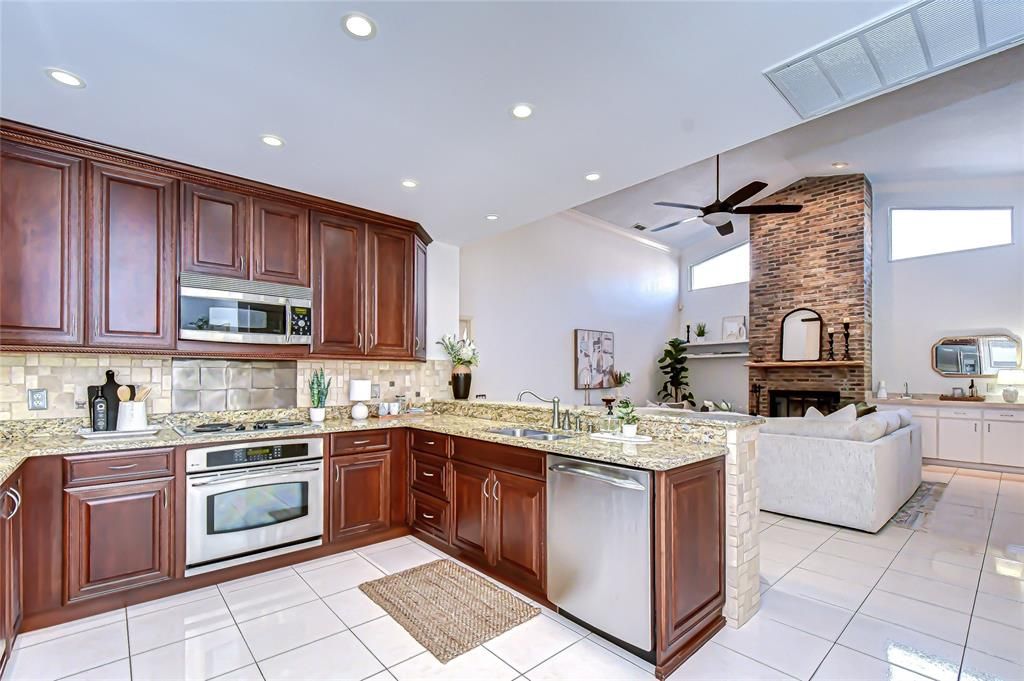 待售: $679,000 (4 贝兹, 2 浴室, 2489 平方英尺)