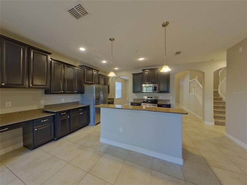 出租: $3,199 (5 贝兹, 3 浴室, 3349 平方英尺)