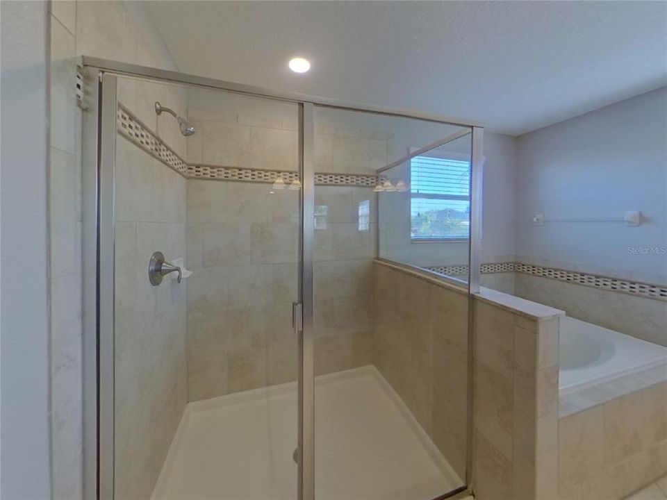 出租: $3,199 (5 贝兹, 3 浴室, 3349 平方英尺)