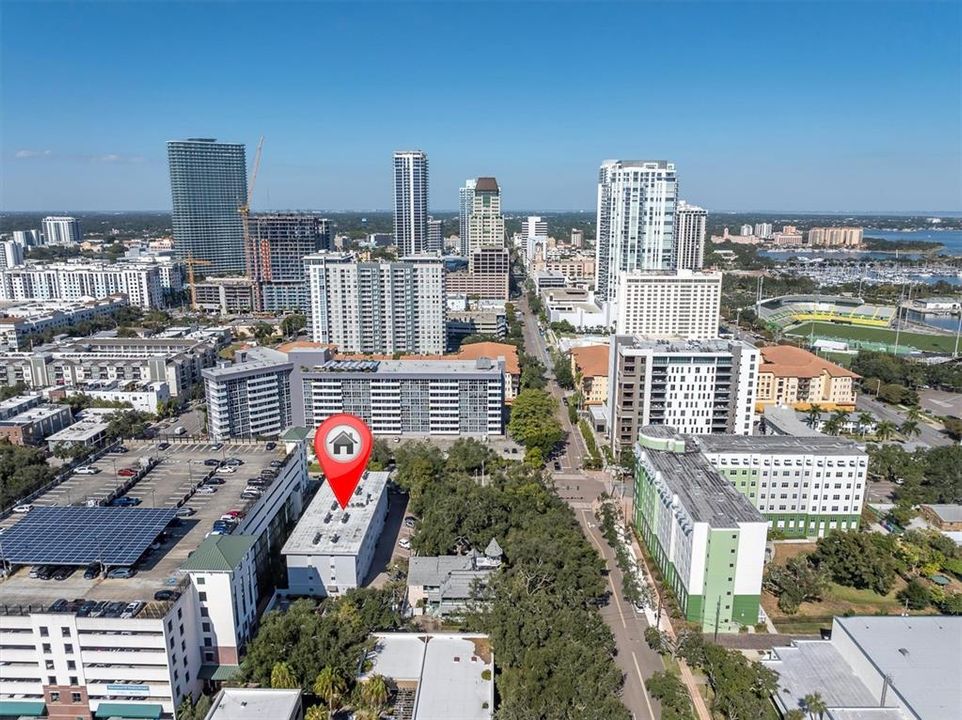 For Sale: $309,000 (1 beds, 1 baths, 660 Square Feet)