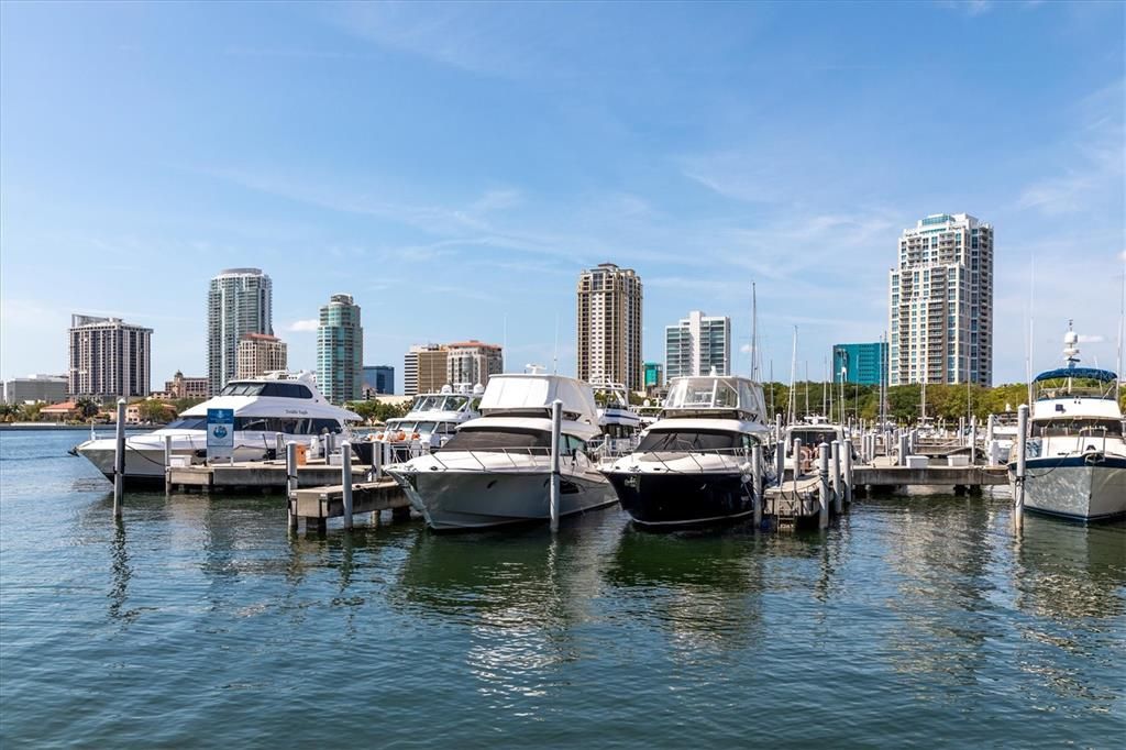 For Sale: $309,000 (1 beds, 1 baths, 660 Square Feet)