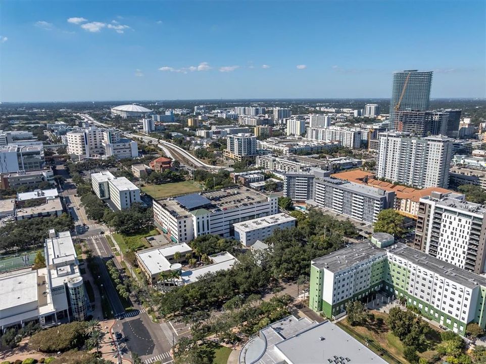 For Sale: $309,000 (1 beds, 1 baths, 660 Square Feet)