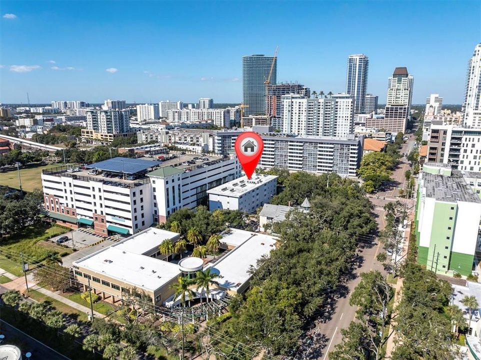 For Sale: $309,000 (1 beds, 1 baths, 660 Square Feet)