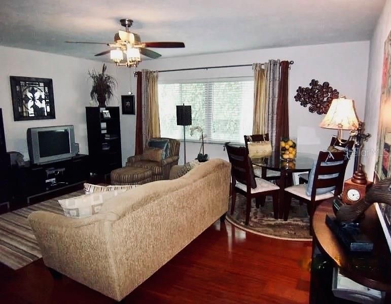 For Sale: $309,000 (1 beds, 1 baths, 660 Square Feet)