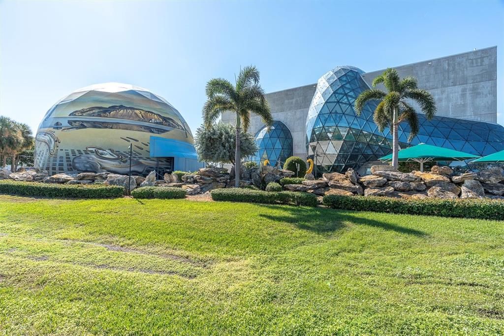 For Sale: $309,000 (1 beds, 1 baths, 660 Square Feet)