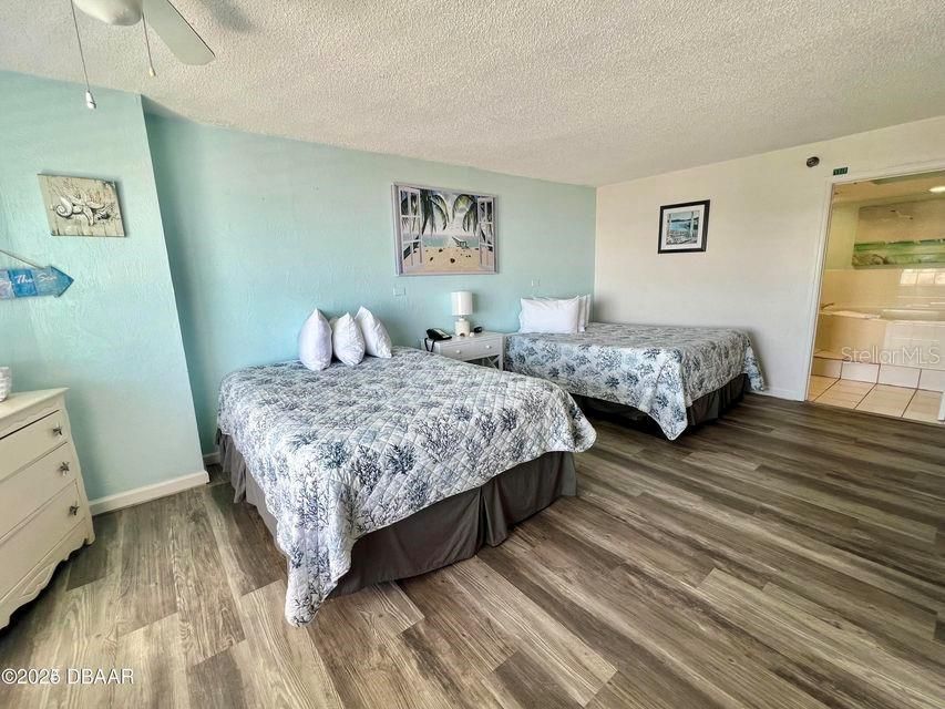 На продажу: $185,000 (1 спален, 2 ванн, 691 Квадратных фут)